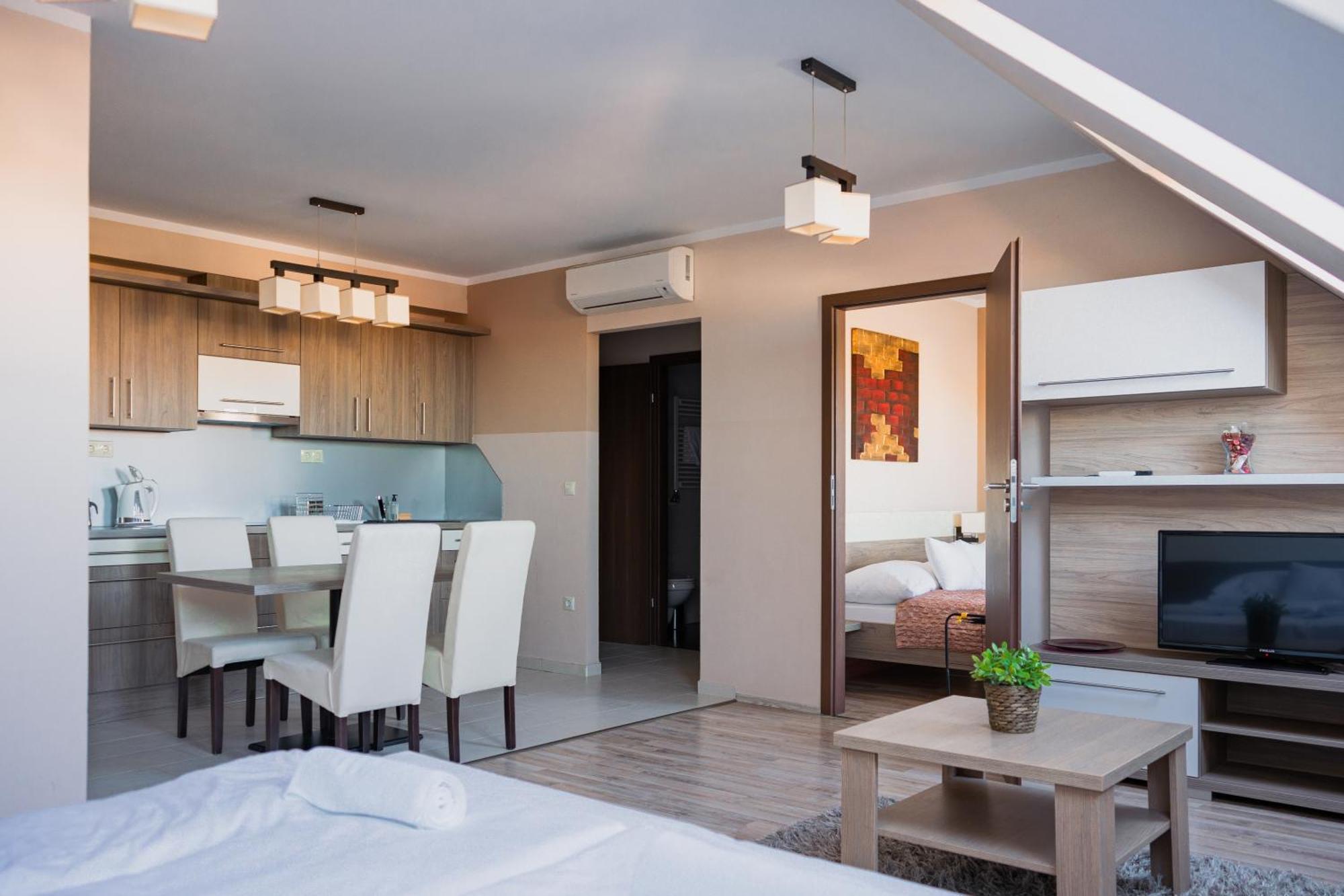 Zafir Apartman Sarvar Bagian luar foto
