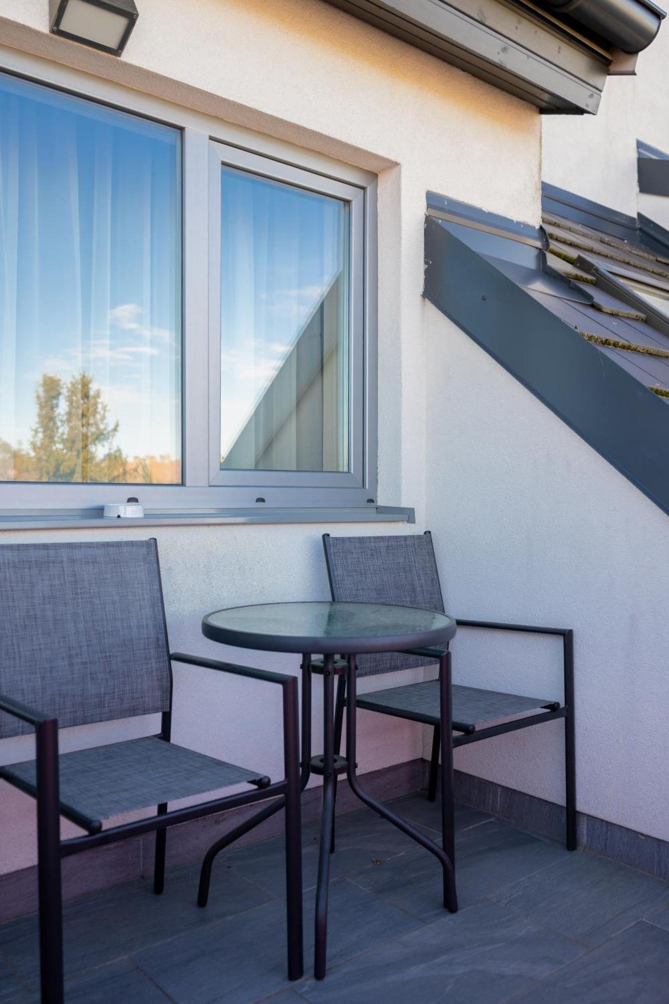 Zafir Apartman Sarvar Bagian luar foto